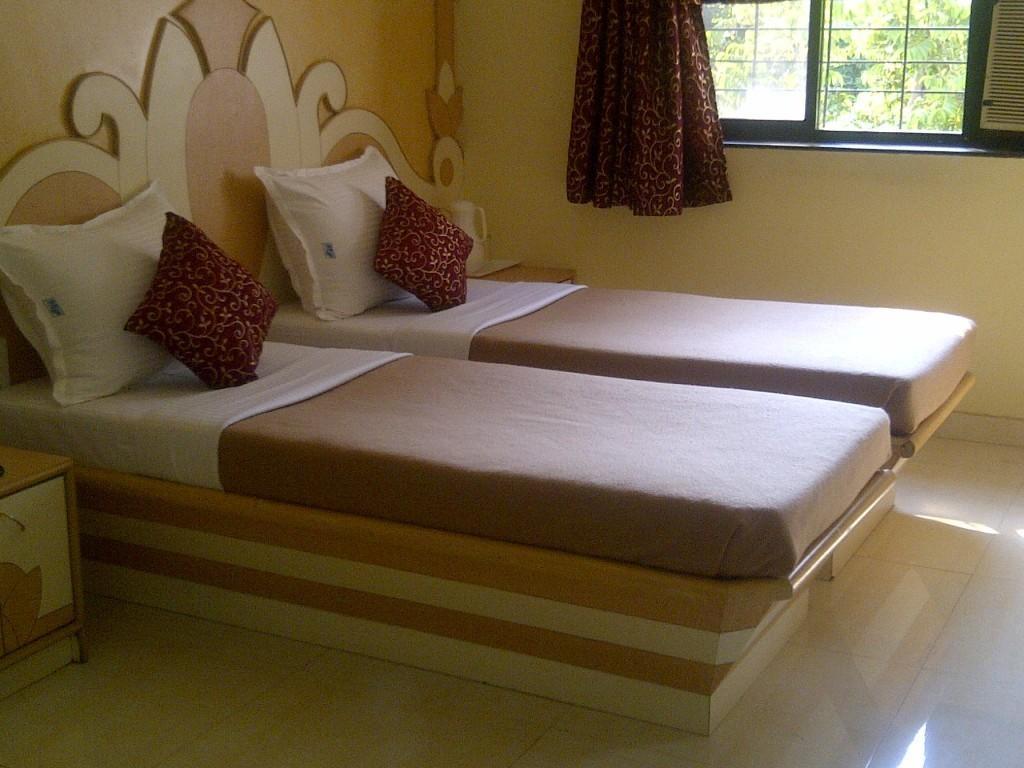 Hotel Om Sai Palace Pune Exterior photo